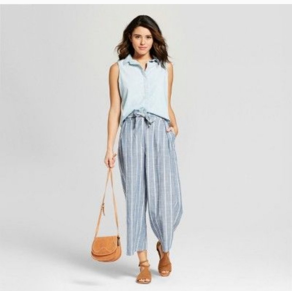 Sleeveless DenimTop - Picture 2 of 3
